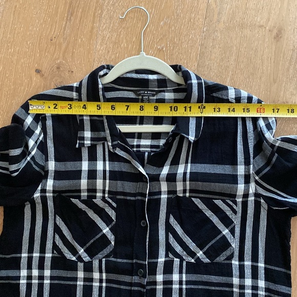 LUCKY BRAND 🍀 lightweight Black & White Plaid button down (M) LIKE NEW! - Picture 11 of 13